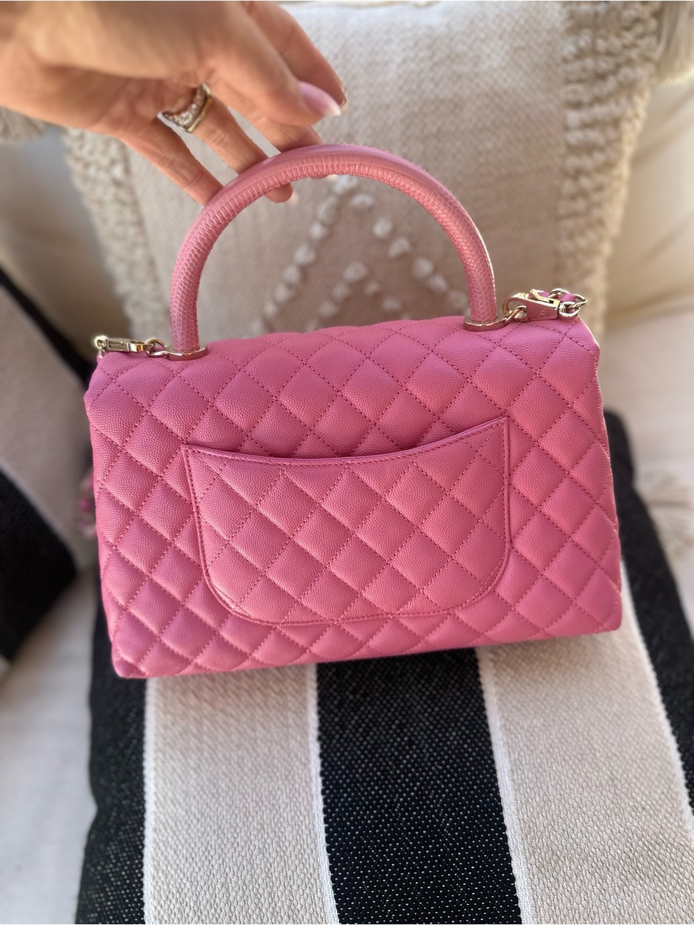 🩷🔥🔥🩷COCO HANDLE STUNNING PINK CHANEL 22P🩷🔥🔥🩷 - Picture 3 of 16